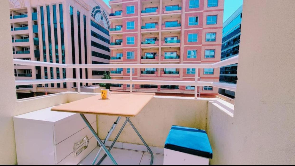 Dxb Hostel Near Adcb Metro Station Dubaï Extérieur photo