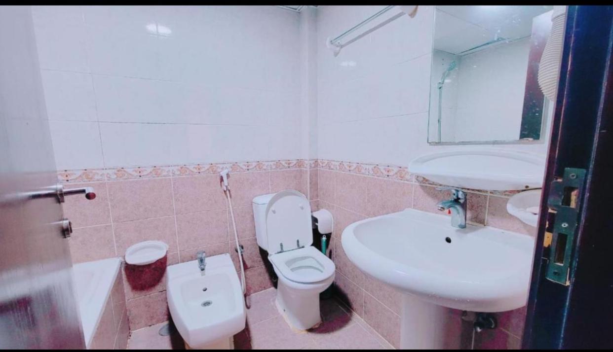 Dxb Hostel Near Adcb Metro Station Dubaï Extérieur photo